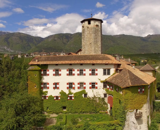 Video riprese aeree con drone presso castel Valer - Val di Non